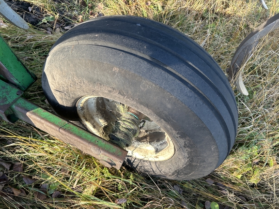 1991 John Deere 610 Chisel Plow