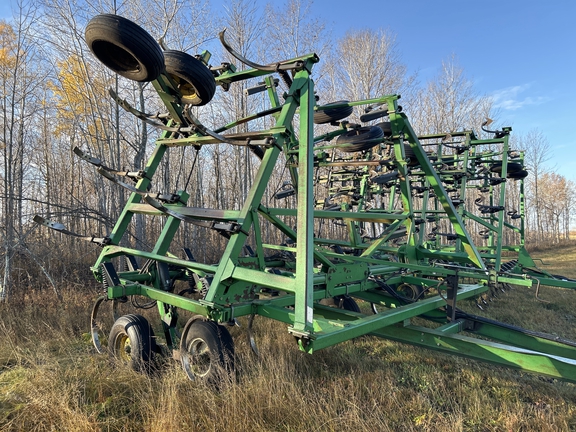 1991 John Deere 610 Chisel Plow