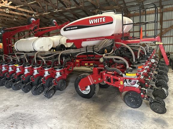 2014 AGCO White 8524 Planter