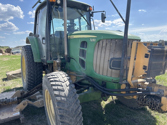 2009 John Deere 7230 Tractor