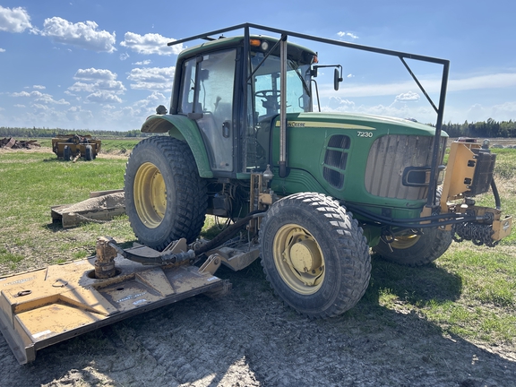 2009 John Deere 7230 Tractor