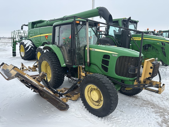 2009 John Deere 7230 Tractor