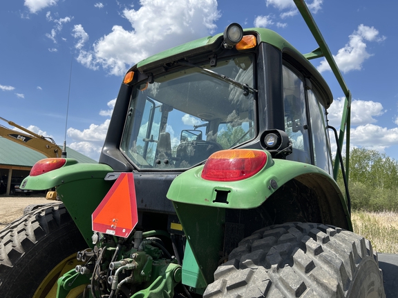 2010 John Deere 7230 Tractor