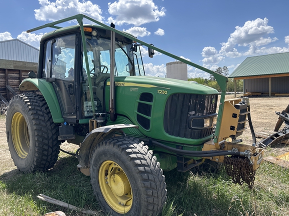 2010 John Deere 7230 Tractor