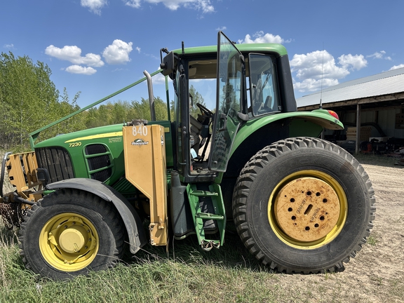 2010 John Deere 7230 Tractor