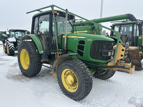 2010 John Deere 7230 Tractor