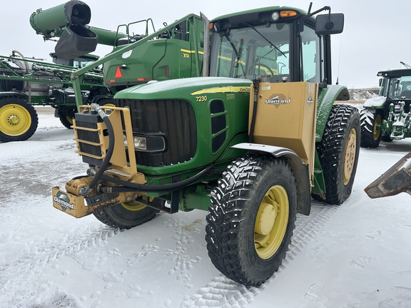 2010 John Deere 7230 Tractor