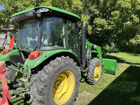 2015 John Deere 5065E Tractor