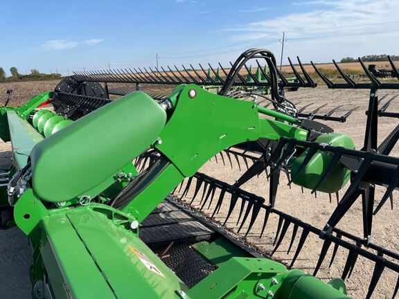 2023 John Deere RD40F Header Combine