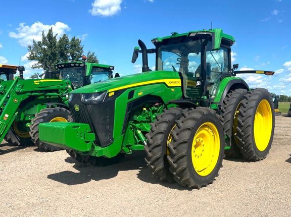 2023 John Deere 8R 250 Tractor