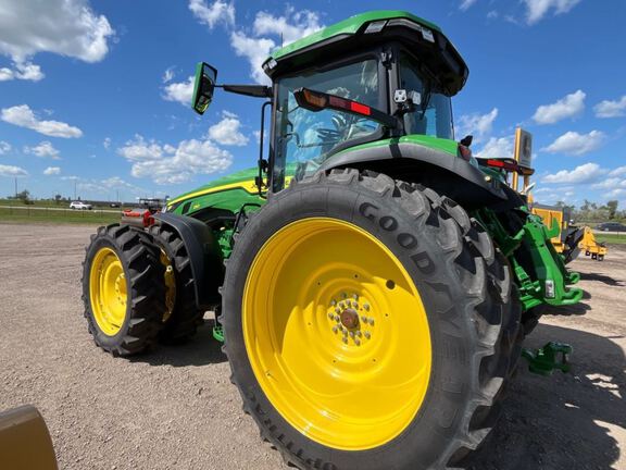 2023 John Deere 8R 250 Tractor