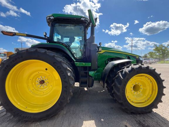 2023 John Deere 8R 250 Tractor