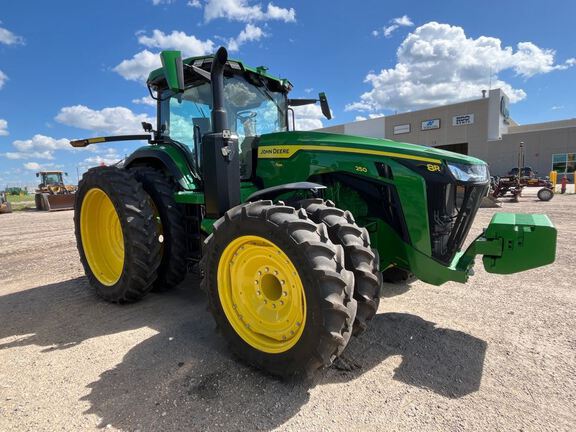 2023 John Deere 8R 250 Tractor