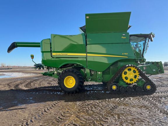 2024 John Deere S780 Combine