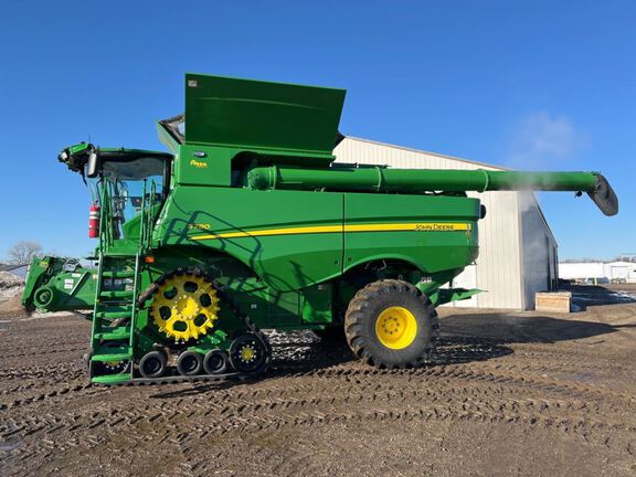 2024 John Deere S780 Combine