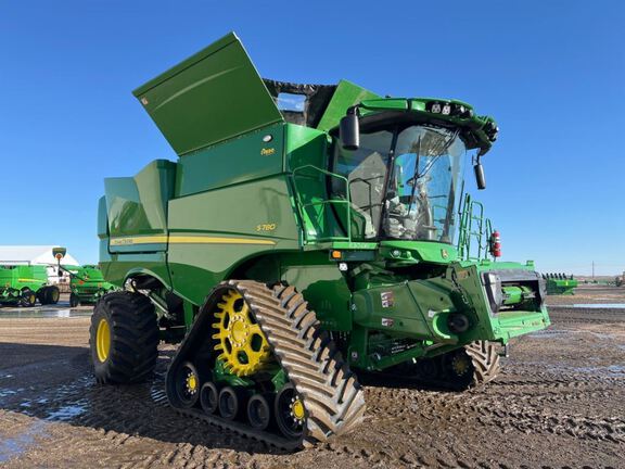 2024 John Deere S780 Combine