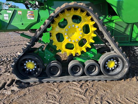 2024 John Deere S780 Combine