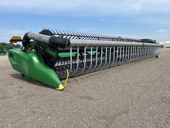 2024 John Deere RD40F Header Combine