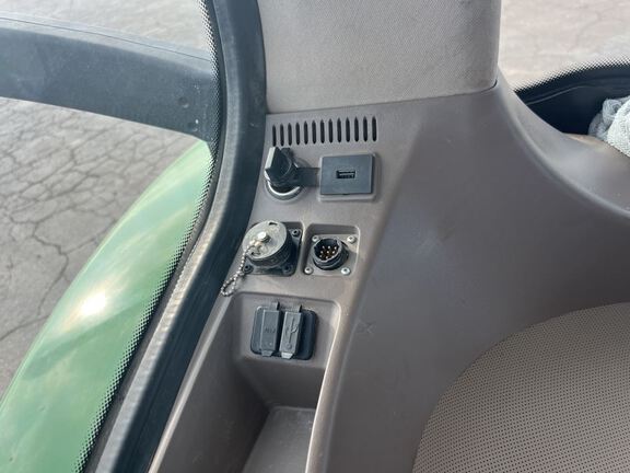 2020 John Deere 7210R Tractor