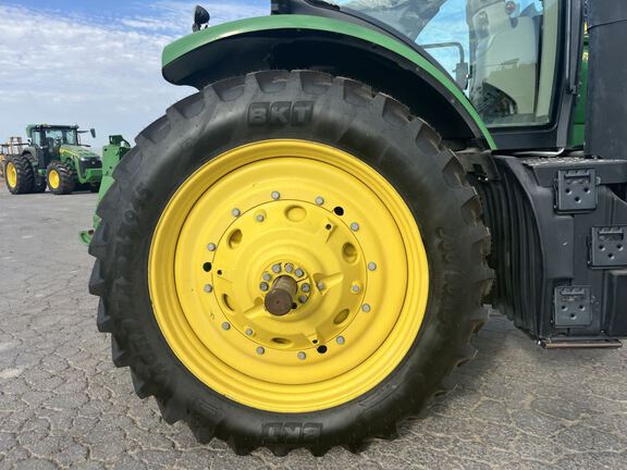 2020 John Deere 7210R Tractor
