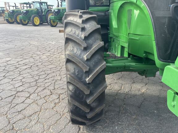 2020 John Deere 7210R Tractor