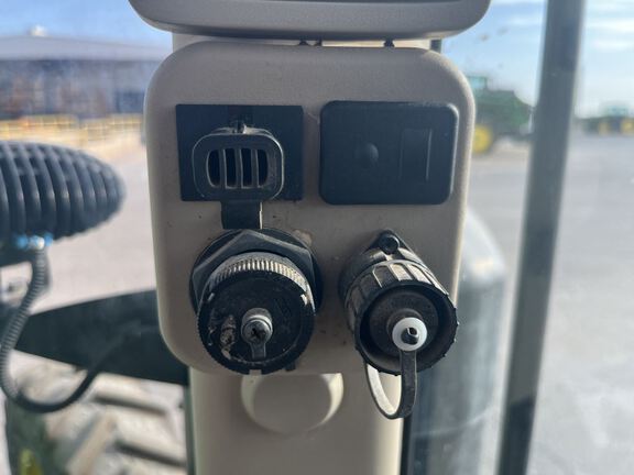 2020 John Deere 7210R Tractor