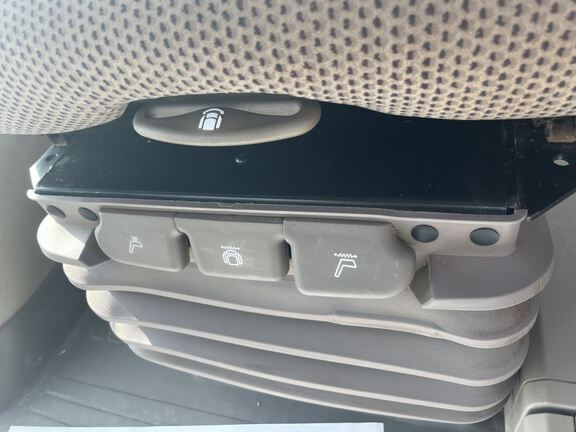 2020 John Deere 7210R Tractor