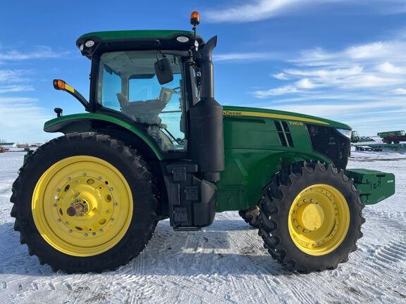 2020 John Deere 7210R Tractor