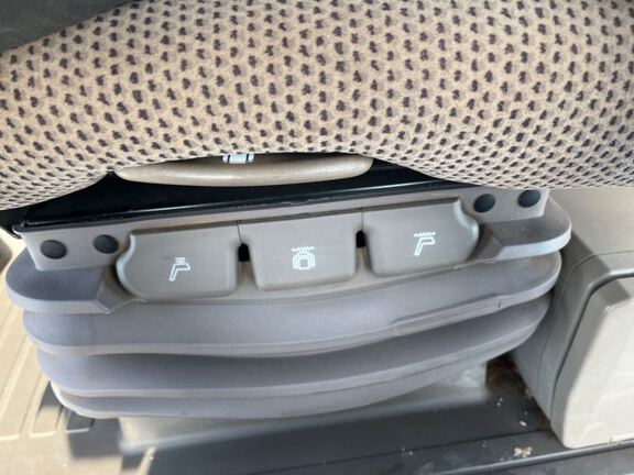 2020 John Deere 7210R Tractor