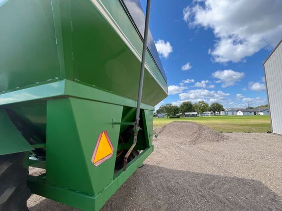 1995 E-Z Trail Z198415 Grain Cart