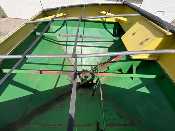 1995 E-Z Trail Z198415 Grain Cart