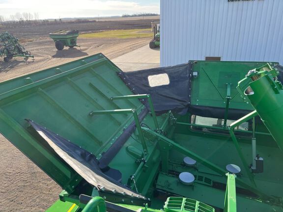 2024 John Deere X9 1000 Combine