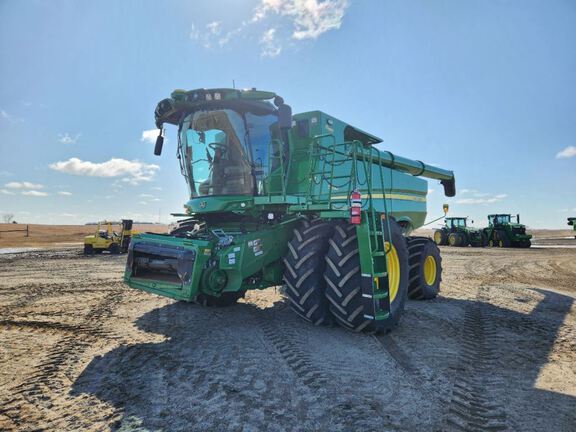 2024 John Deere S780 Combine