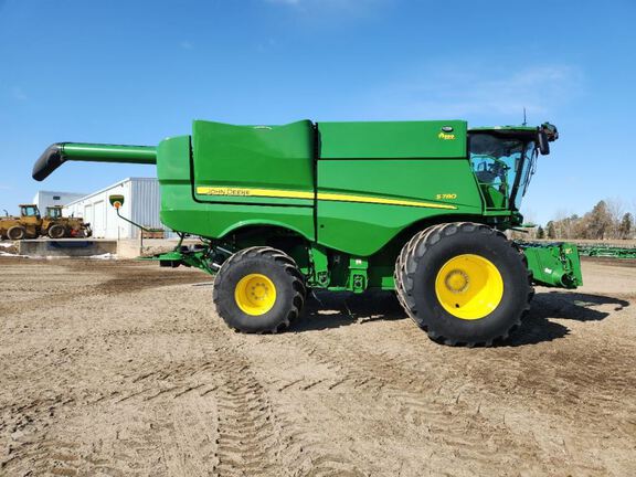 2024 John Deere S780 Combine