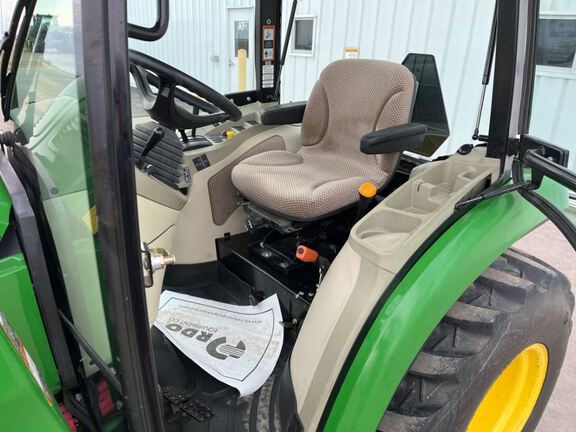 2014 John Deere 3033R Tractor Compact