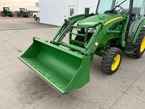 2014 John Deere 3033R Tractor Compact