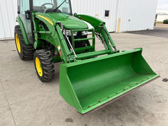 2014 John Deere 3033R Tractor Compact