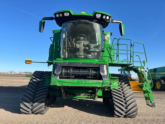 2025 John Deere S7 800 Combine