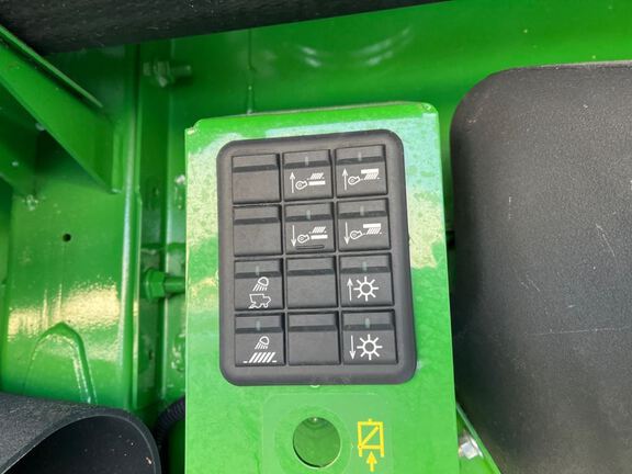 2025 John Deere S7 800 Combine