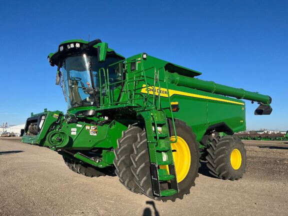 2025 John Deere S7 800 Combine