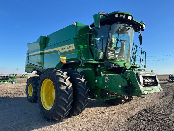2025 John Deere S7 700 Combine