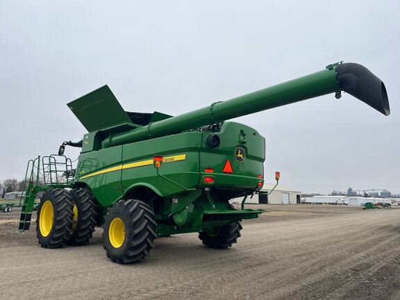 2024 John Deere S770 Combine