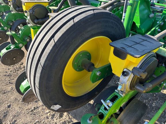 2025 John Deere 1775NT Planter