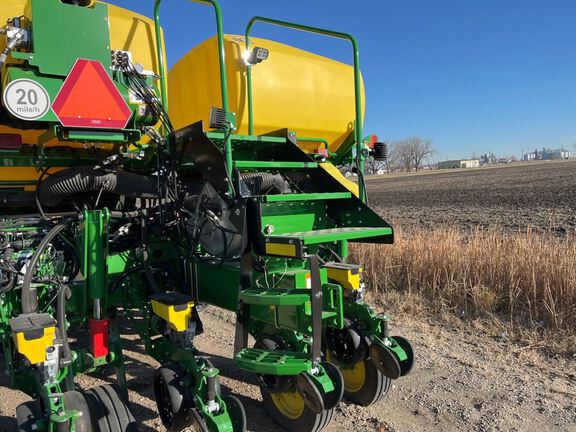 2025 John Deere 1775NT Planter