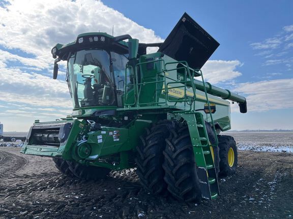 2025 John Deere S7 700 Combine