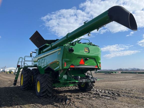 2025 John Deere S7 700 Combine
