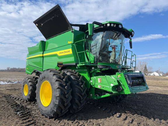 2025 John Deere S7 700 Combine