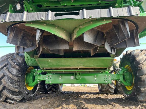 2025 John Deere S7 700 Combine
