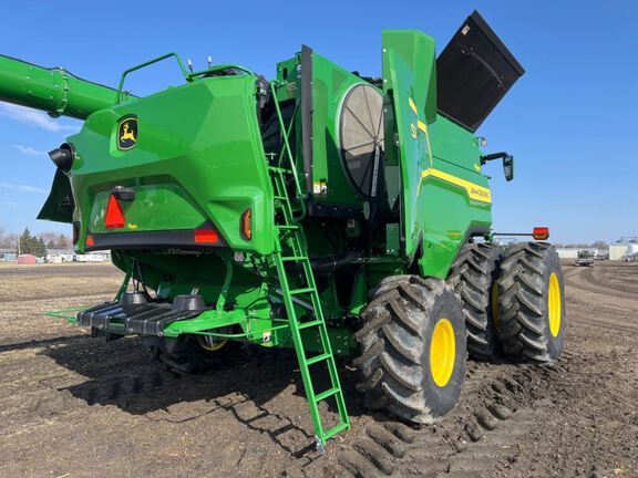 2025 John Deere S7 700 Combine