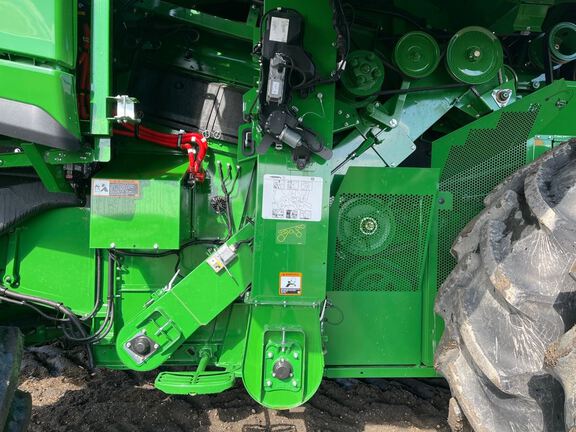 2025 John Deere S7 700 Combine